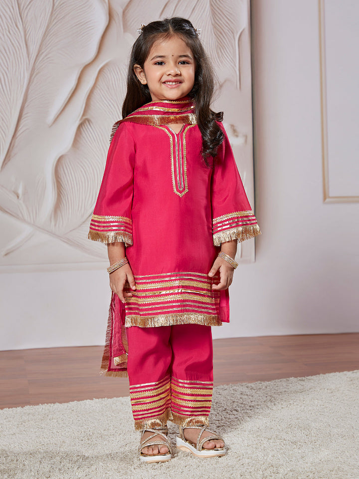 VASTRAMAY Girls' Kurta Set With Dupatta - qivii