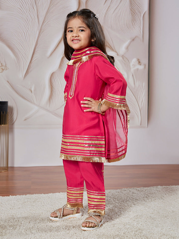 VASTRAMAY Girls' Kurta Set With Dupatta - qivii