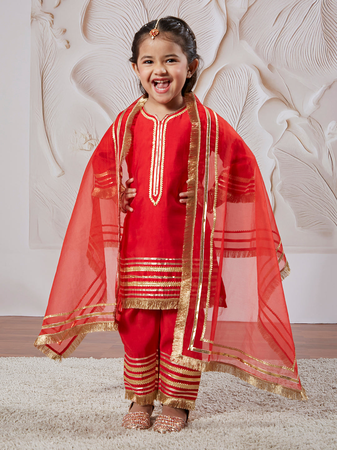 VASTRAMAY Girls' Kurta Set With Dupatta - qivii