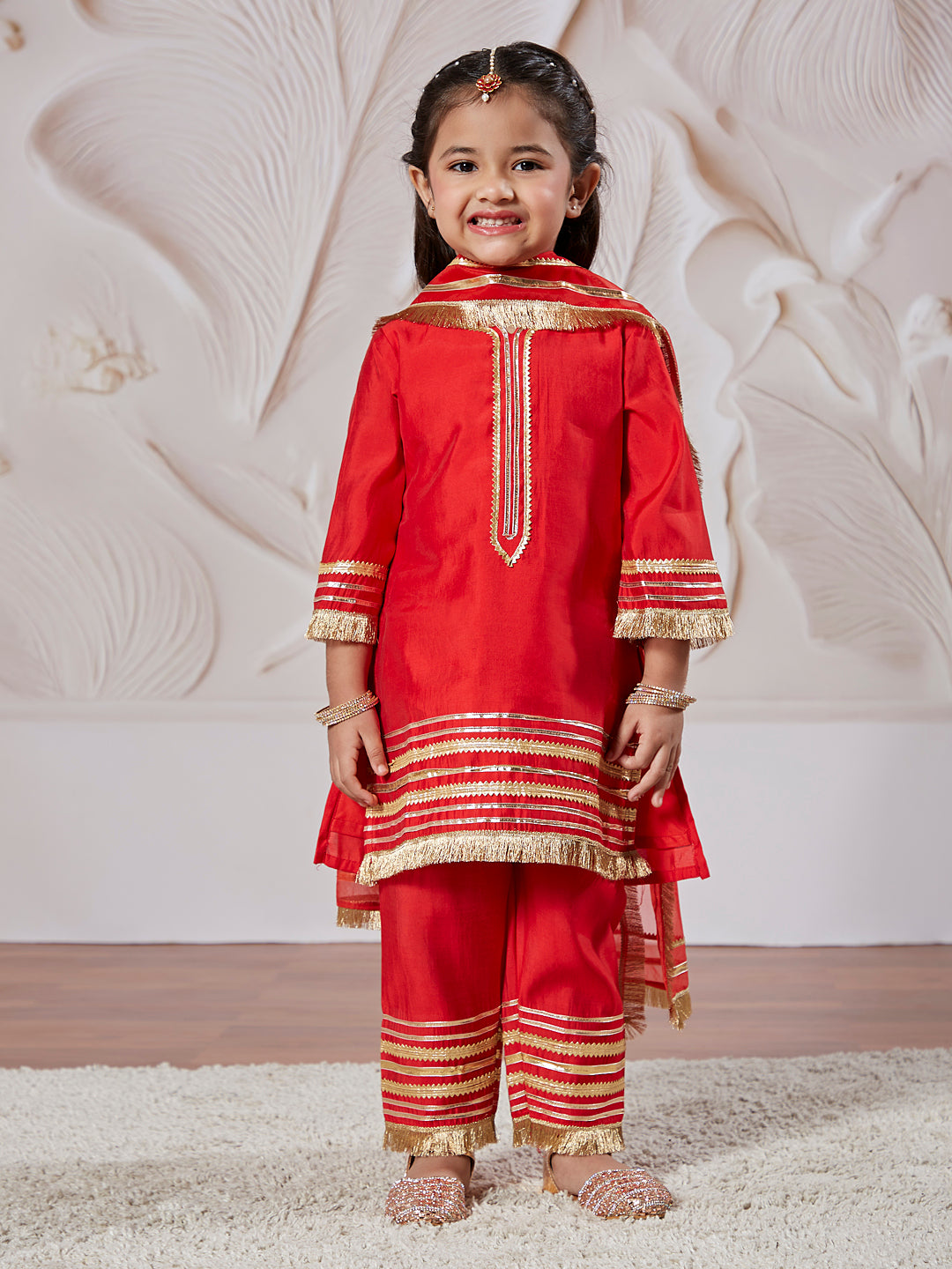 VASTRAMAY Girls' Kurta Set With Dupatta - qivii