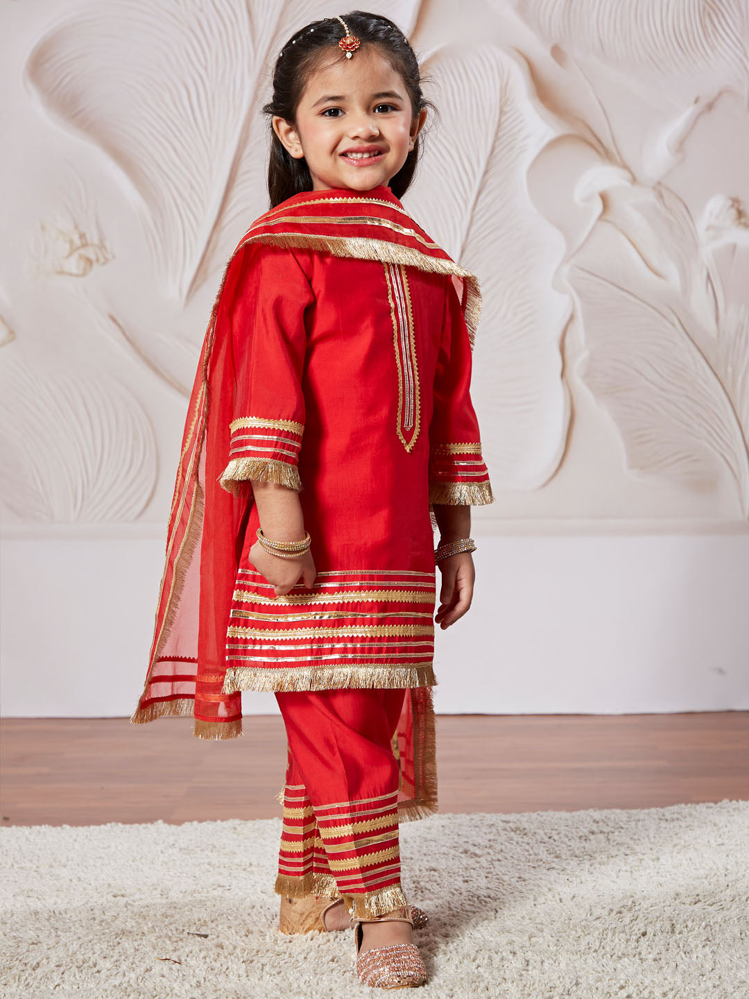 VASTRAMAY Girls' Kurta Set With Dupatta - qivii