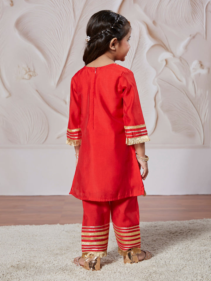 VASTRAMAY Girls' Kurta Set With Dupatta - qivii
