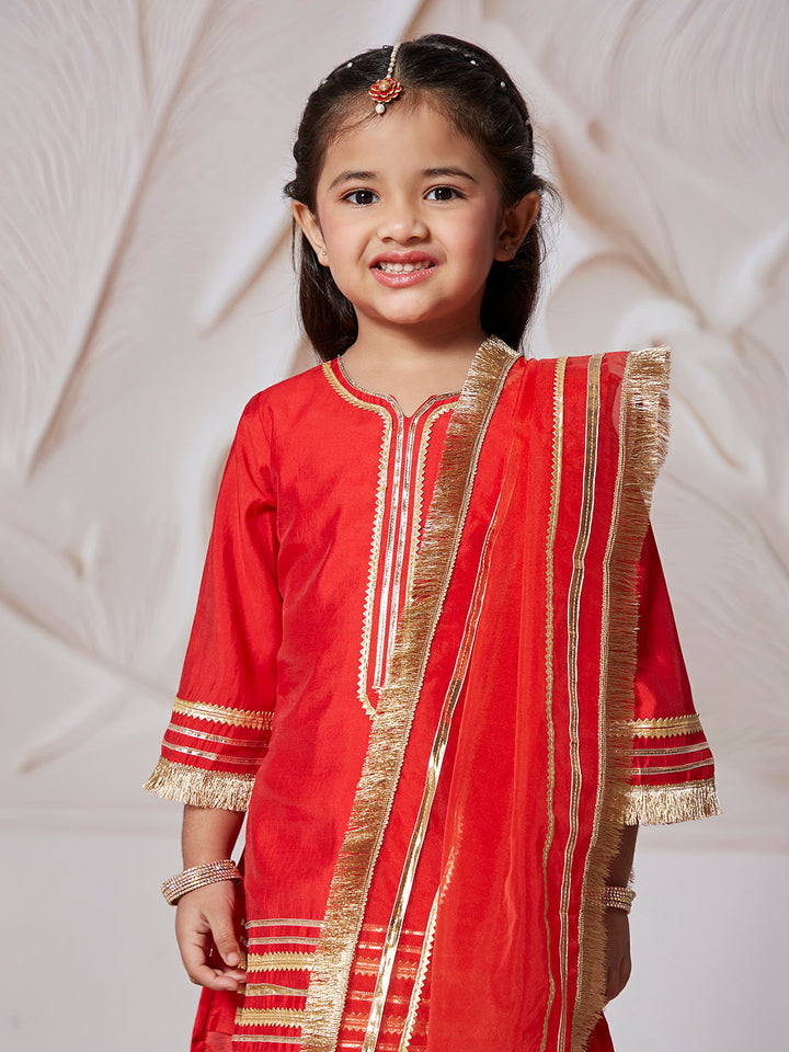 VASTRAMAY Girls' Kurta Set With Dupatta - qivii