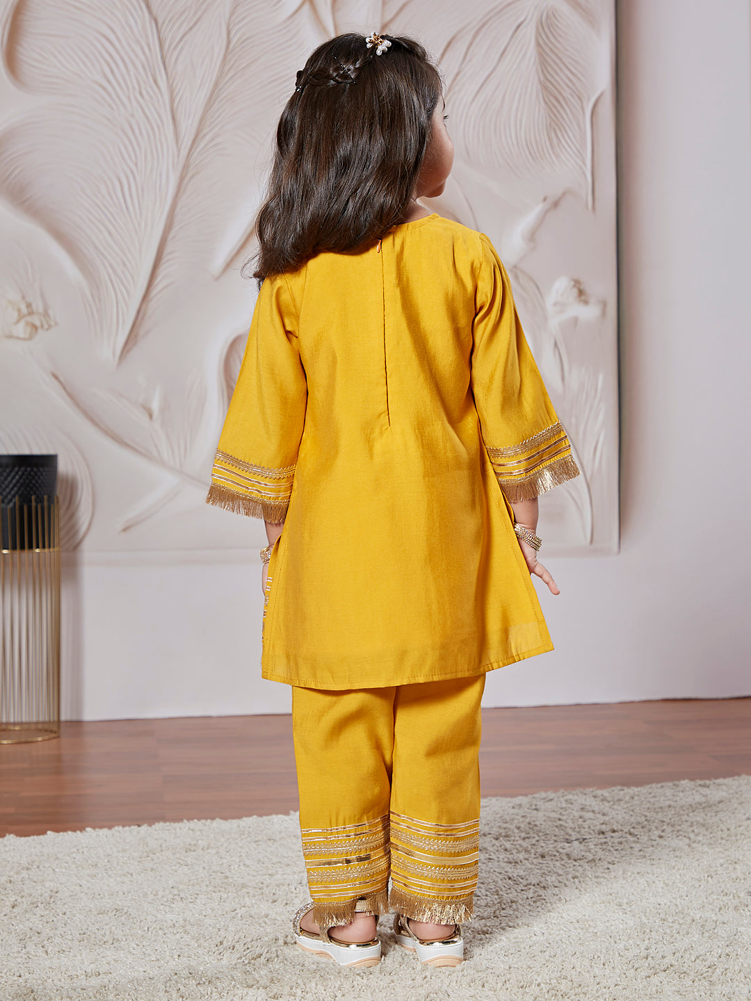 VASTRAMAY Girls' Kurta Set With Dupatta - qivii