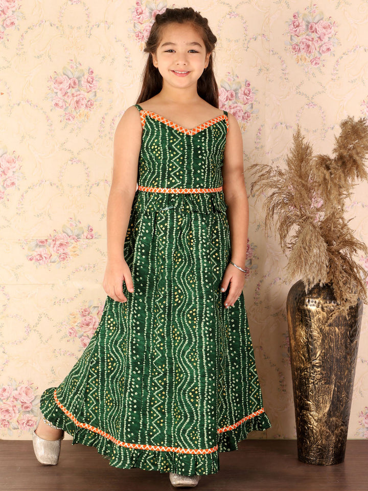 VASTRAMAY Girl's Green Bandhani Top And Long Skirt Set - qivii