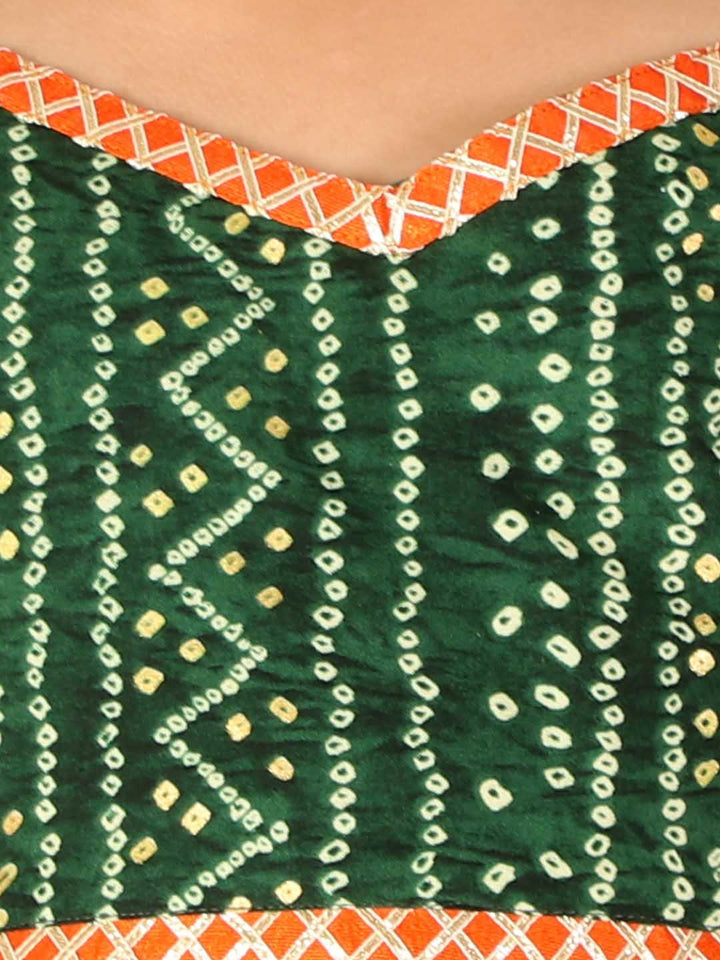 VASTRAMAY Girl's Green Bandhani Top And Long Skirt Set - qivii