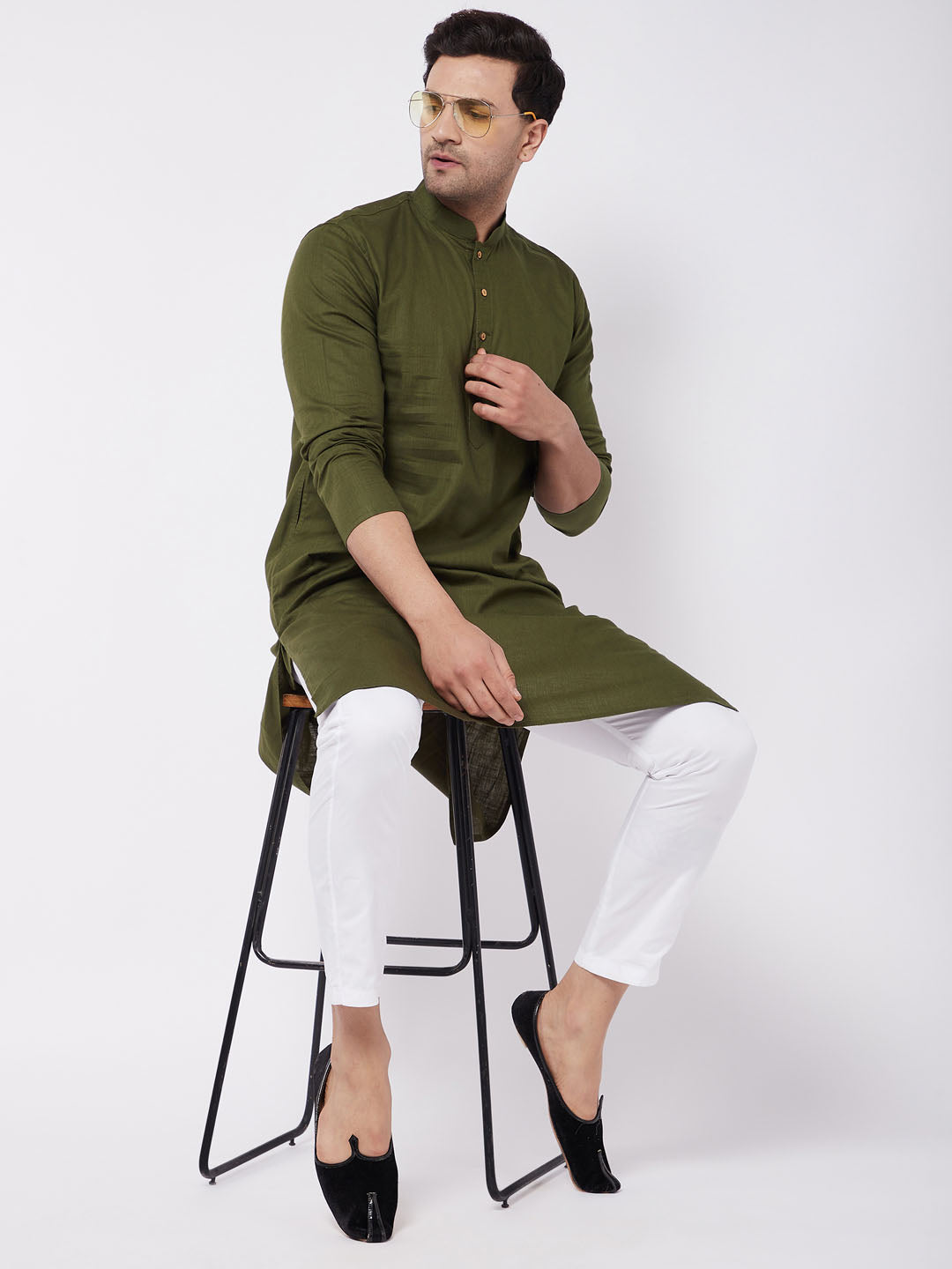 Men's Mehendi Green Solid Cotton Blend Kurta And White  Pyjama Set
