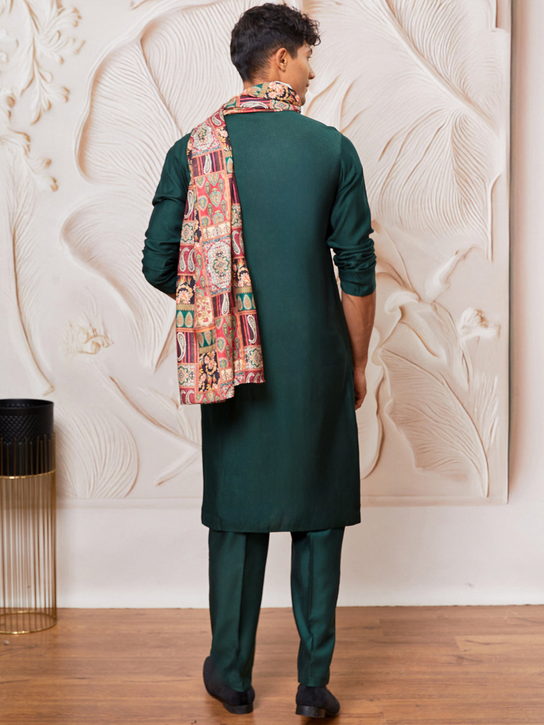 Men's Bottle Green Silk Blend Kurta,Pyjama And Dupatta Set.