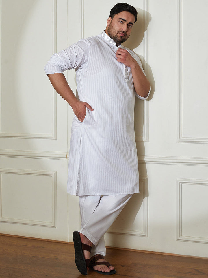 Plus Men's White Cotton Blend Kurta
