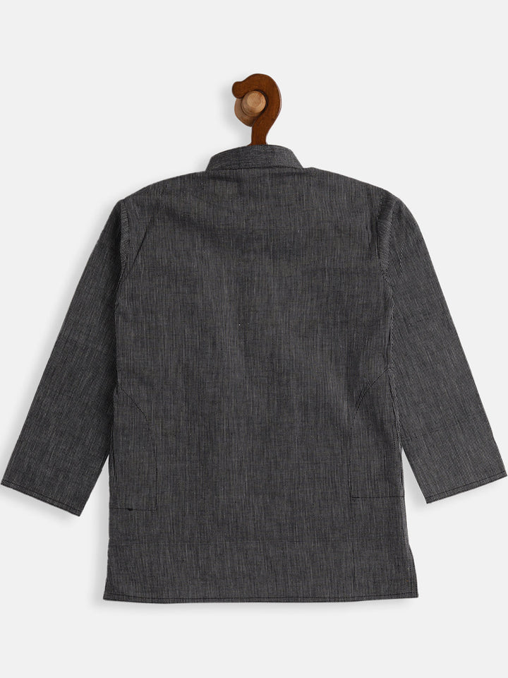 VASTRAMAY Boys Black Pure Cotton Kurta - qivii