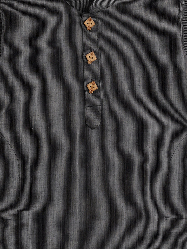VASTRAMAY Boys Black Pure Cotton Kurta - qivii