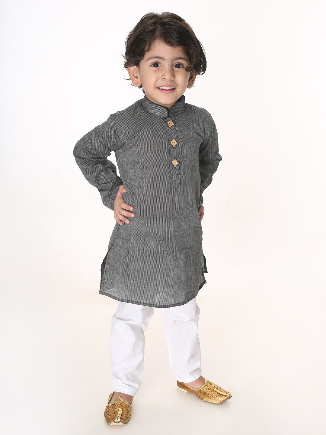 VASTRAMAY Boys Black Pure Cotton Kurta - qivii