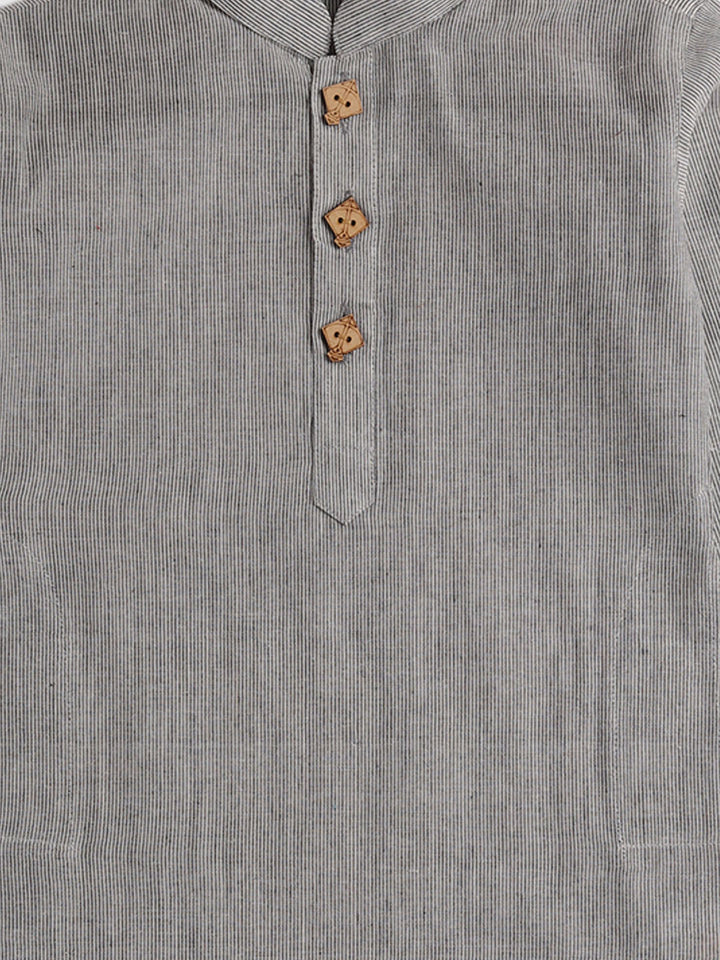 VASTRAMAY Boy's Grey Striped Pure Cotton Kurta - qivii