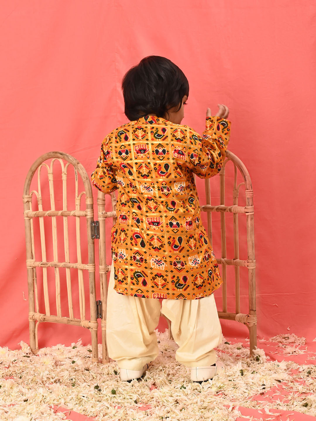 VASTRAMAY Boys' Yellow  Patola Print Festive Kurta Pyjama Set - qivii