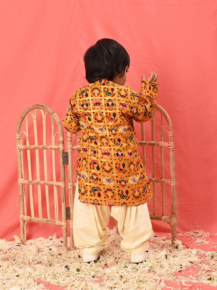 VASTRAMAY Boys' Yellow  Patola Print Festive Kurta Pyjama Set - qivii