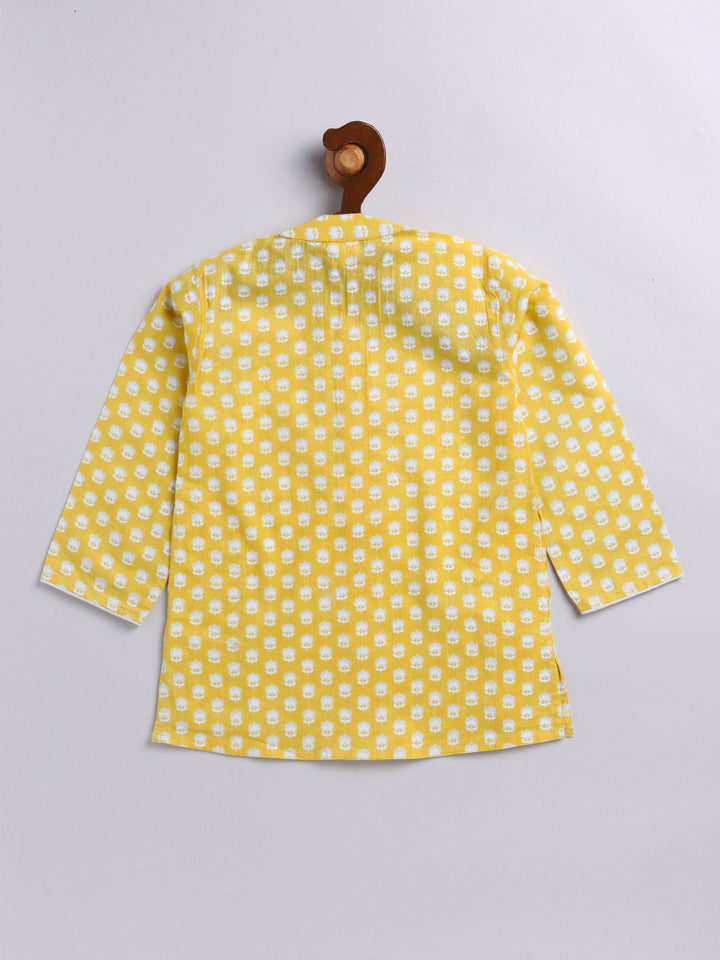 Vastramay Infant Boys Yellow And White Cotton Kurta Pyjama Set - qivii