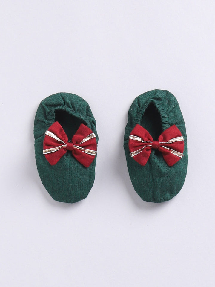 VASTRAMAY Girls' Green Frock, Shoe And Head Band - qivii