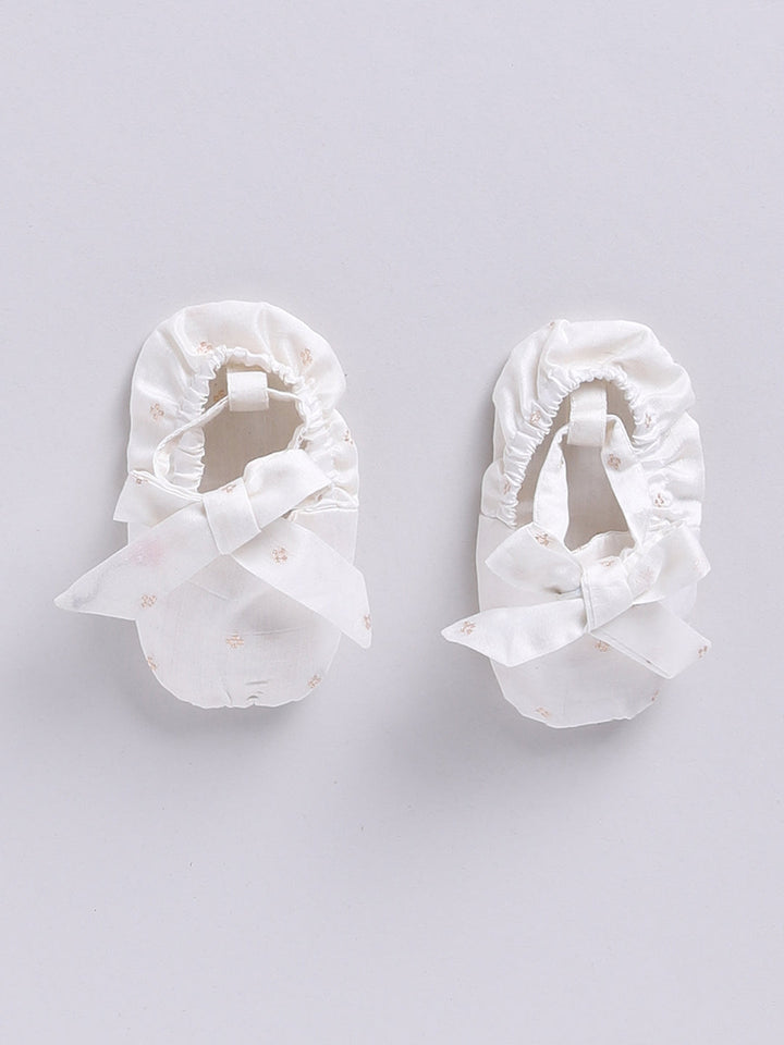 VASTRAMAY Girls' White Frock, Shoe And Head Band - qivii