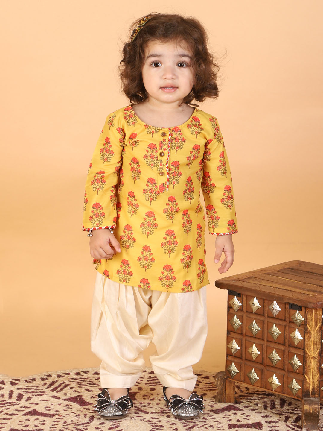 VASTRAMAY SISHU Girl's Orange-Base-Printed Cotton Blend Kurta Patiyala Set - qivii