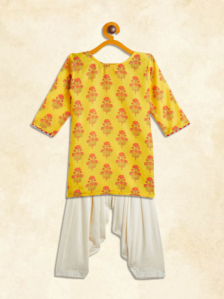 VASTRAMAY SISHU Girl's Orange-Base-Printed Cotton Blend Kurta Patiyala Set - qivii