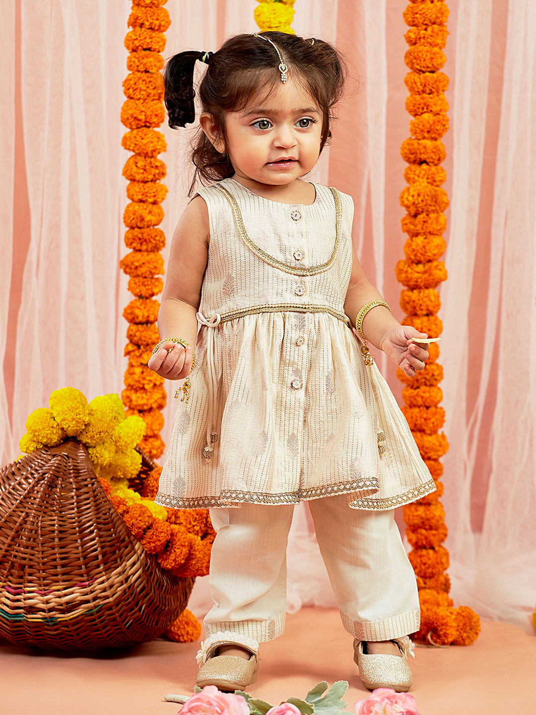 VASTRAMAY Girls' Cream Kurta Pant Set - qivii