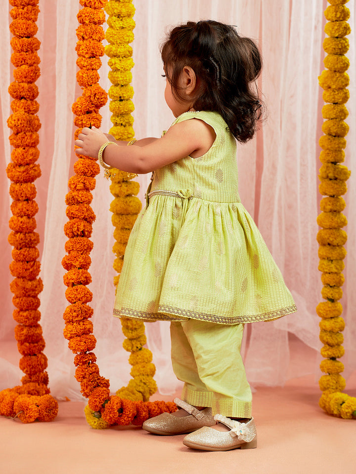 VASTRAMAY Girls' Mint Green Kurta Pant Set - qivii