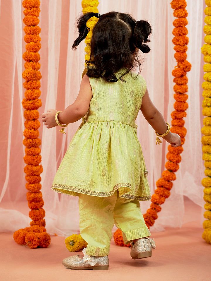 VASTRAMAY Girls' Mint Green Kurta Pant Set - qivii