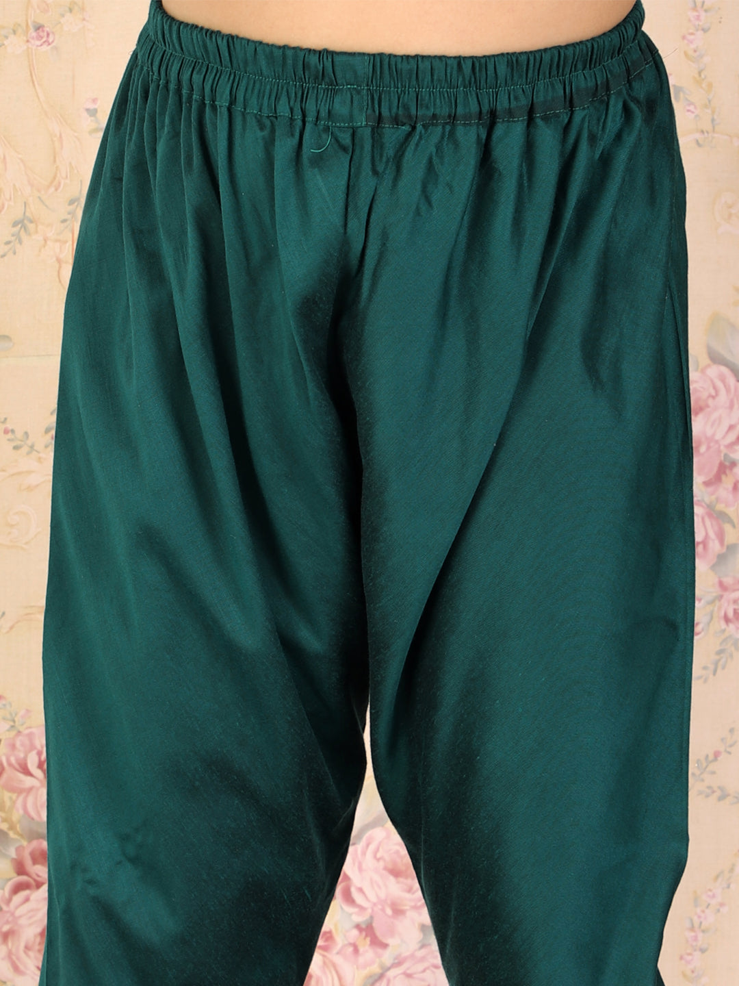 VASTRAMAY Girl's Green Mirror Kurta Pyjama Set - qivii