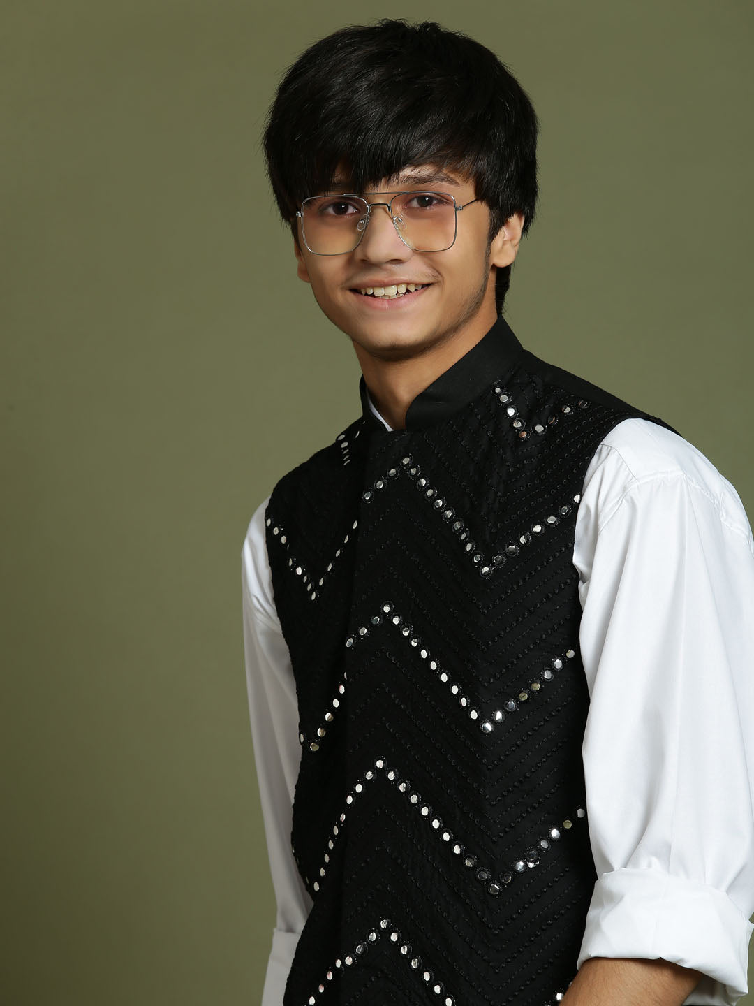 VASTRAMAY Boys' Black Mirror Work Ethnic Jacket - qivii