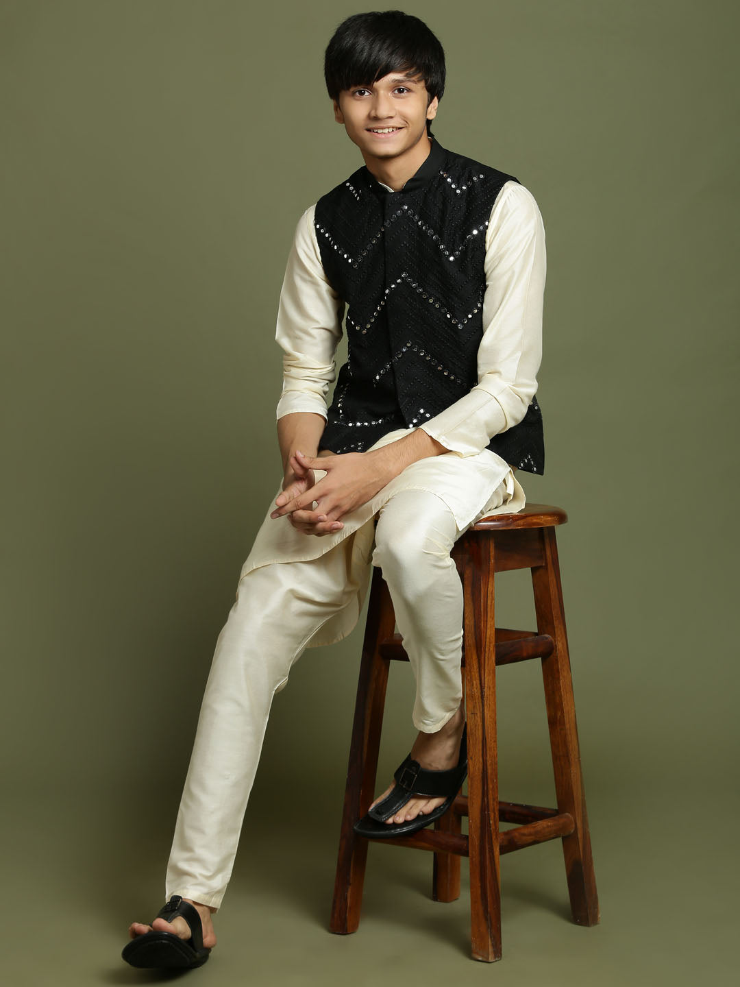 VASTRAMAY Boy's Black Mirror Work Jacket And Solid Kurta Pyjama Set - qivii