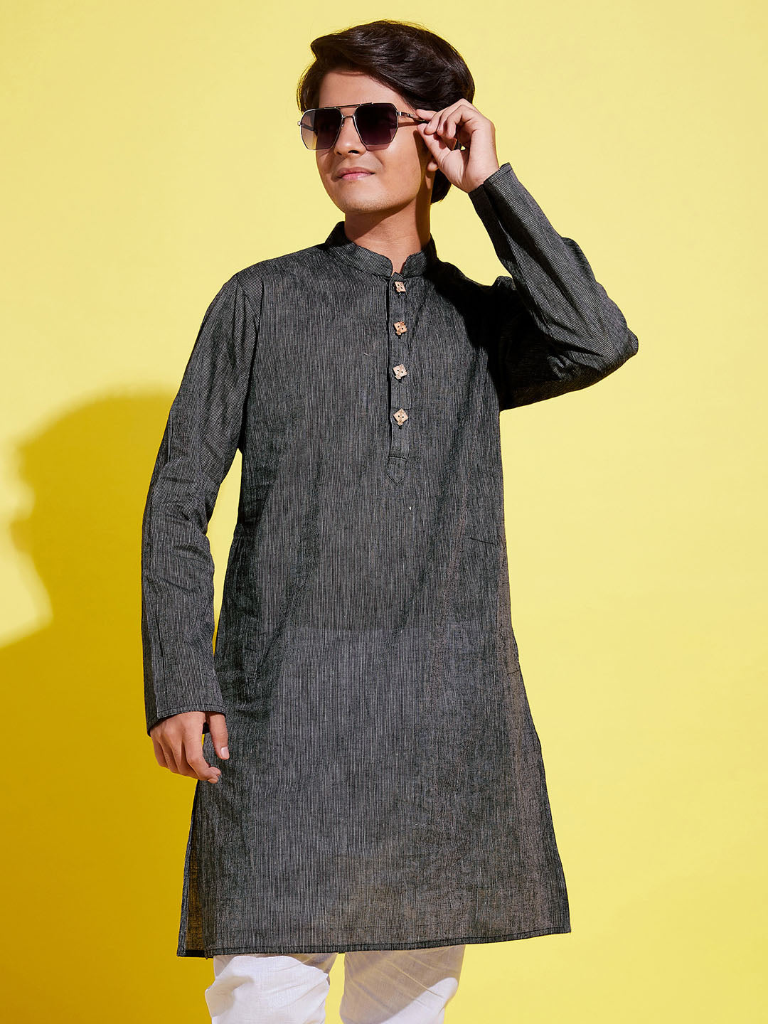 VASTRAMAY Boy's Black Cotton Kurta - qivii
