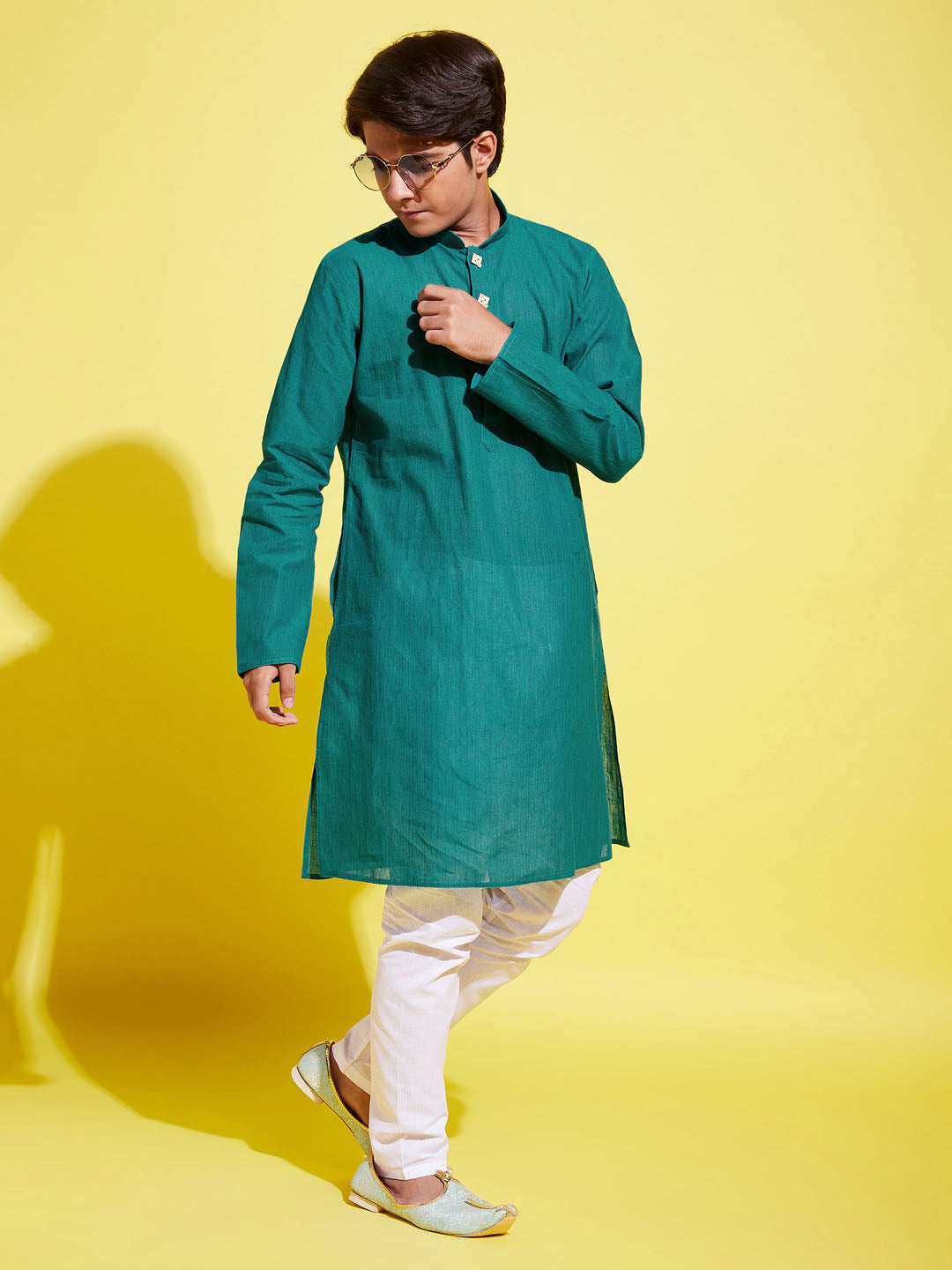 VASTRAMAY Boy's Green Cotton Kurta and Pyjama Set - qivii