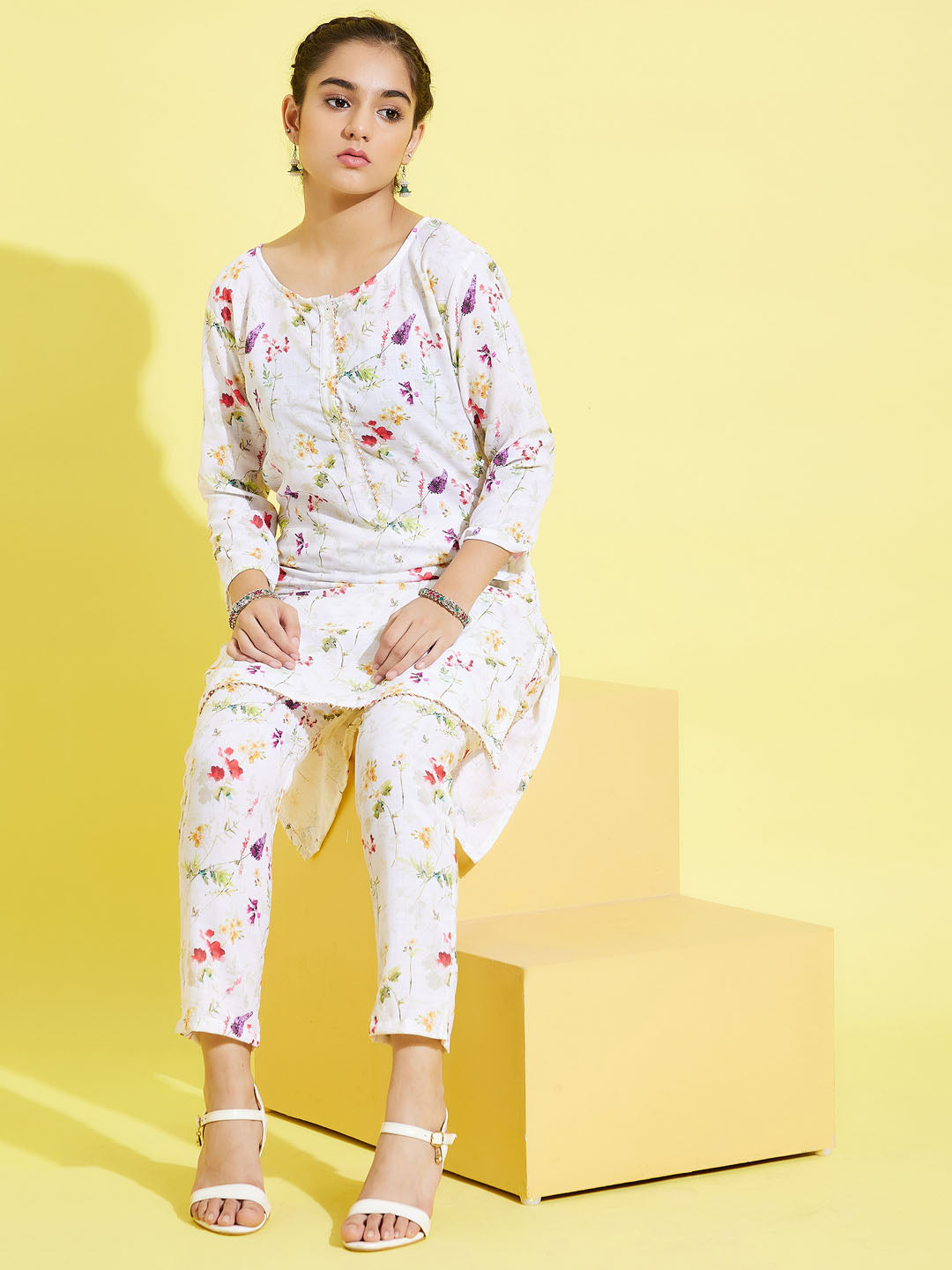 VASTRAMAY Girls' Multicolor-Base Kurta Pant Set - qivii