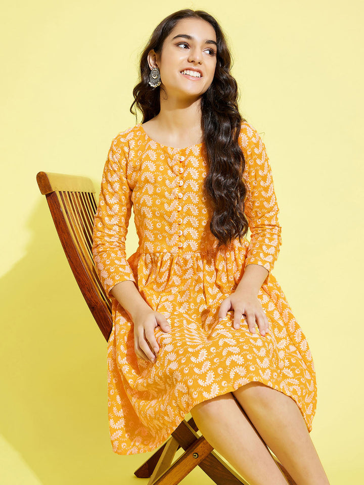 VASTRAMAY Girl's Orange Pure Cotton Chikankari kurta - qivii
