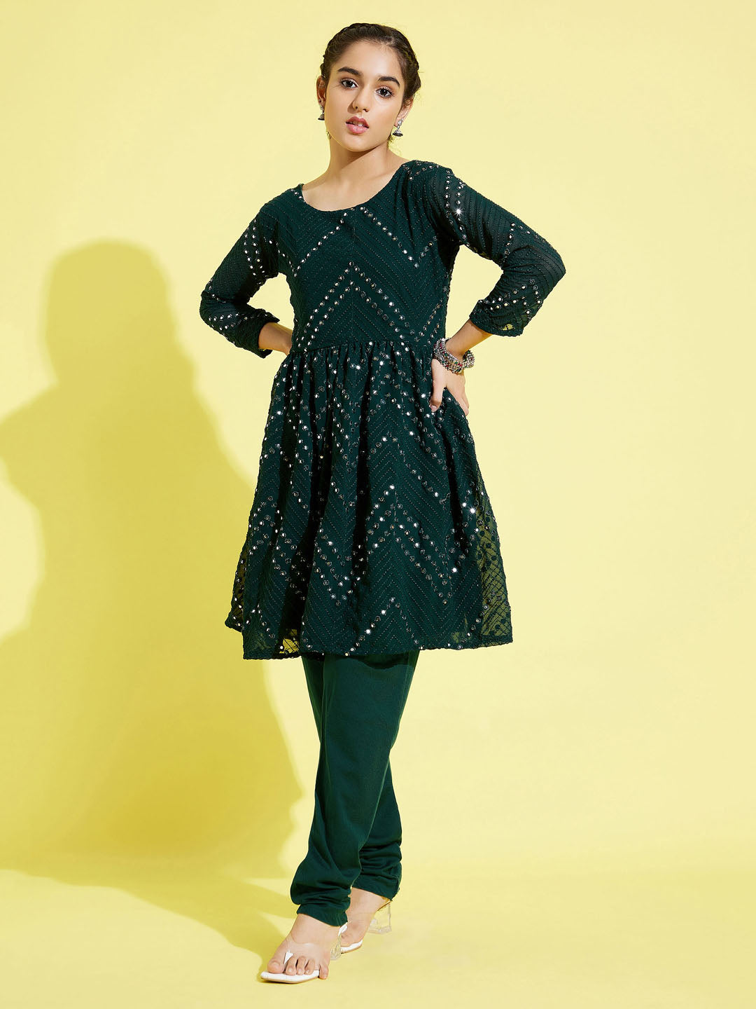 YUVA BY VASTRAMAY Girl's Green  Mirror Kurta Pyjama Set - qivii