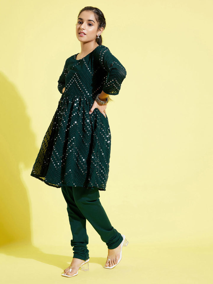 YUVA BY VASTRAMAY Girl's Green  Mirror Kurta Pyjama Set - qivii