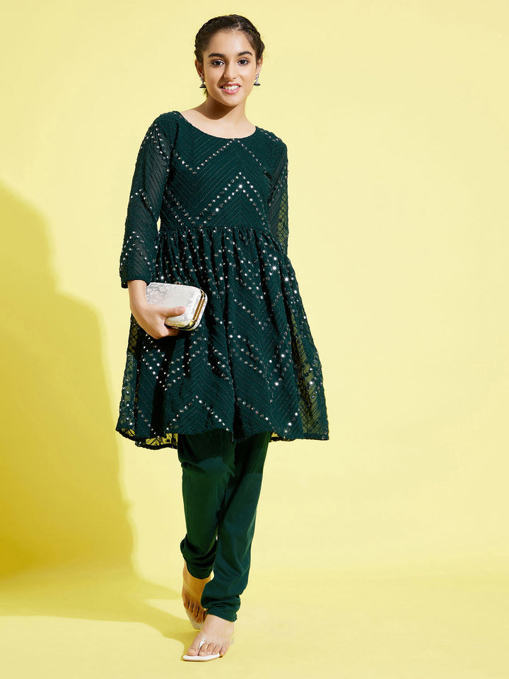 YUVA BY VASTRAMAY Girl's Green  Mirror Kurta Pyjama Set - qivii