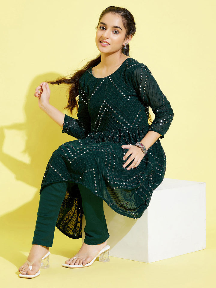 YUVA BY VASTRAMAY Girl's Green  Mirror Kurta Pyjama Set - qivii