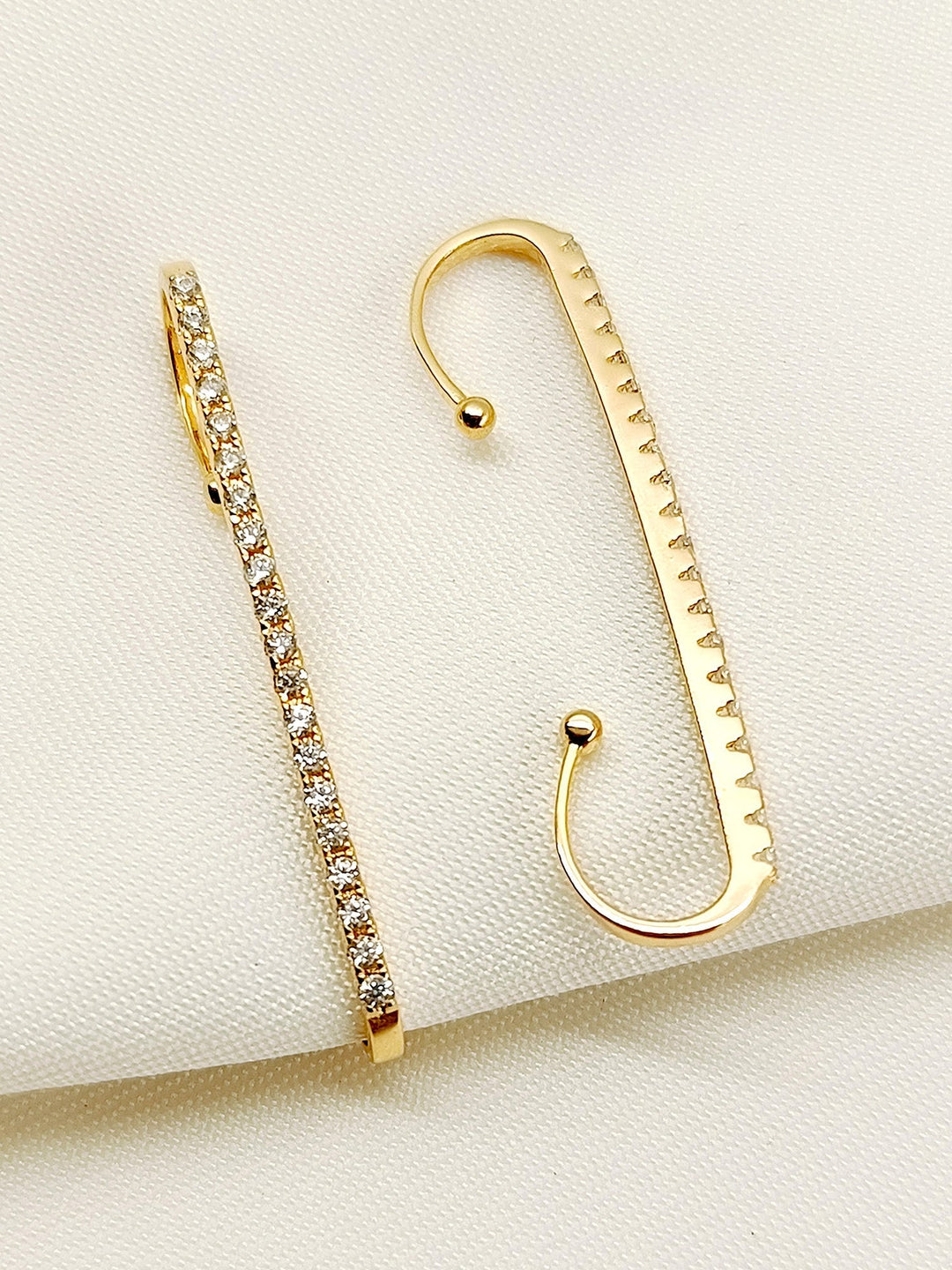 Timeless and versatile earcuff, perfect for any occasion
