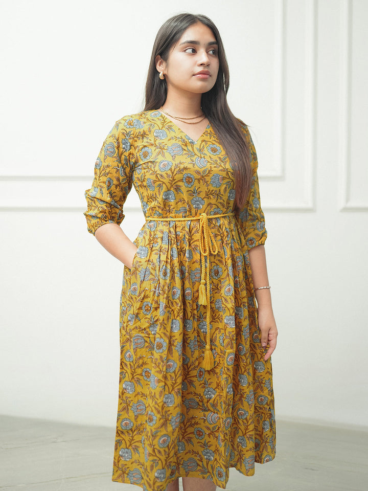 Yellow Pure Cotton Floral Printed A-line Dress - qivii