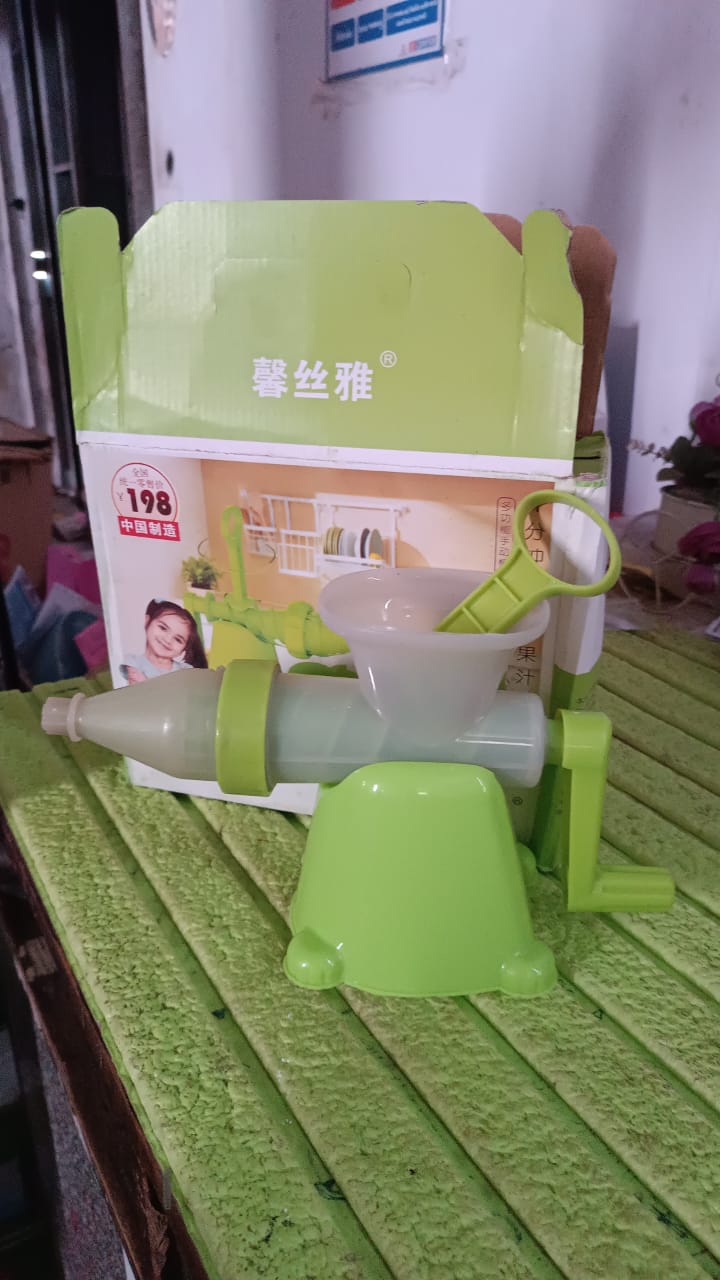 Modern Manual Juicer for Fruits & Vegetables – Easy Hand Operated