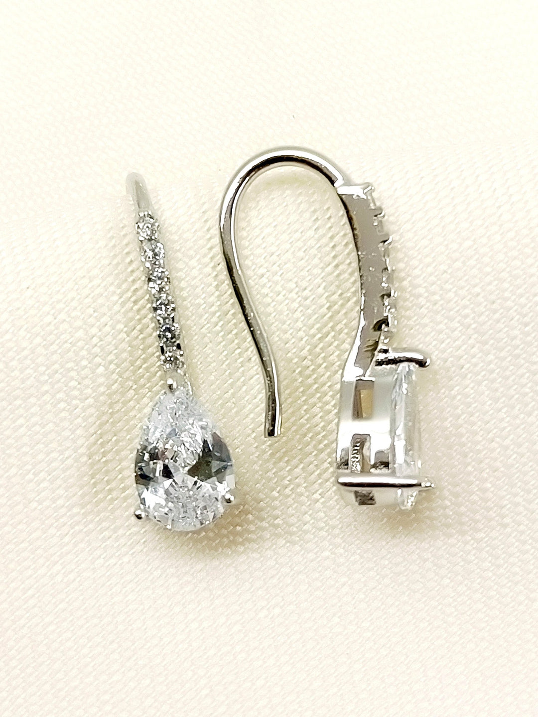 Sahara 92.5 Silver Swarovski Stone Earrings - qivii
